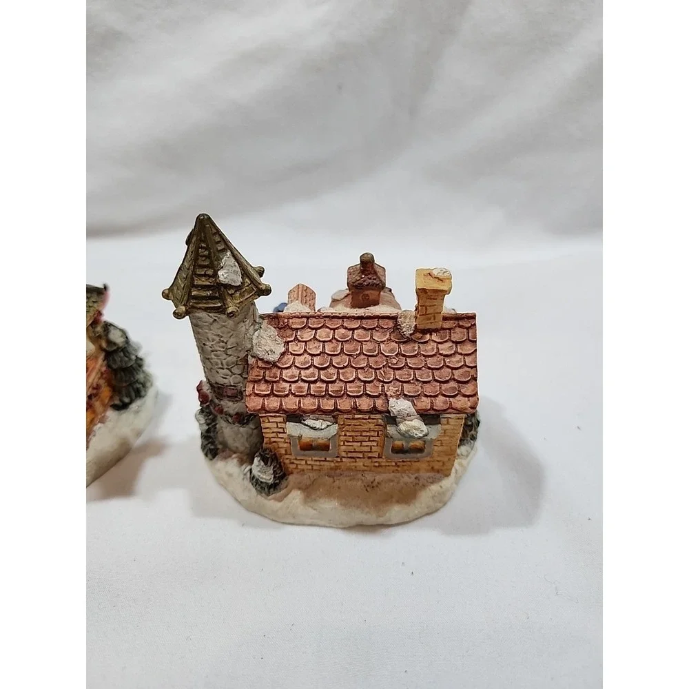 Windsor Collection Resin School & Inn Lot (2) With Christmas Scenes